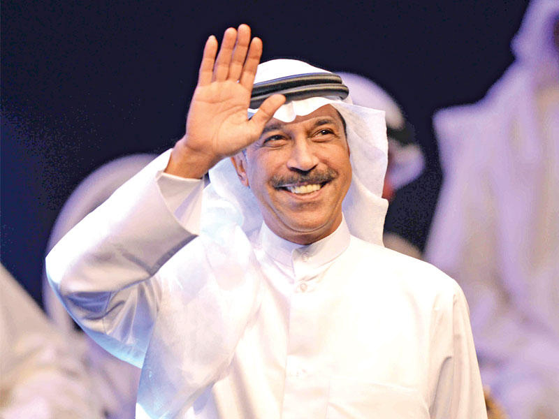أول تعليق للفنان عبدالله الرويشد بعد السقوط المروع على المسرح